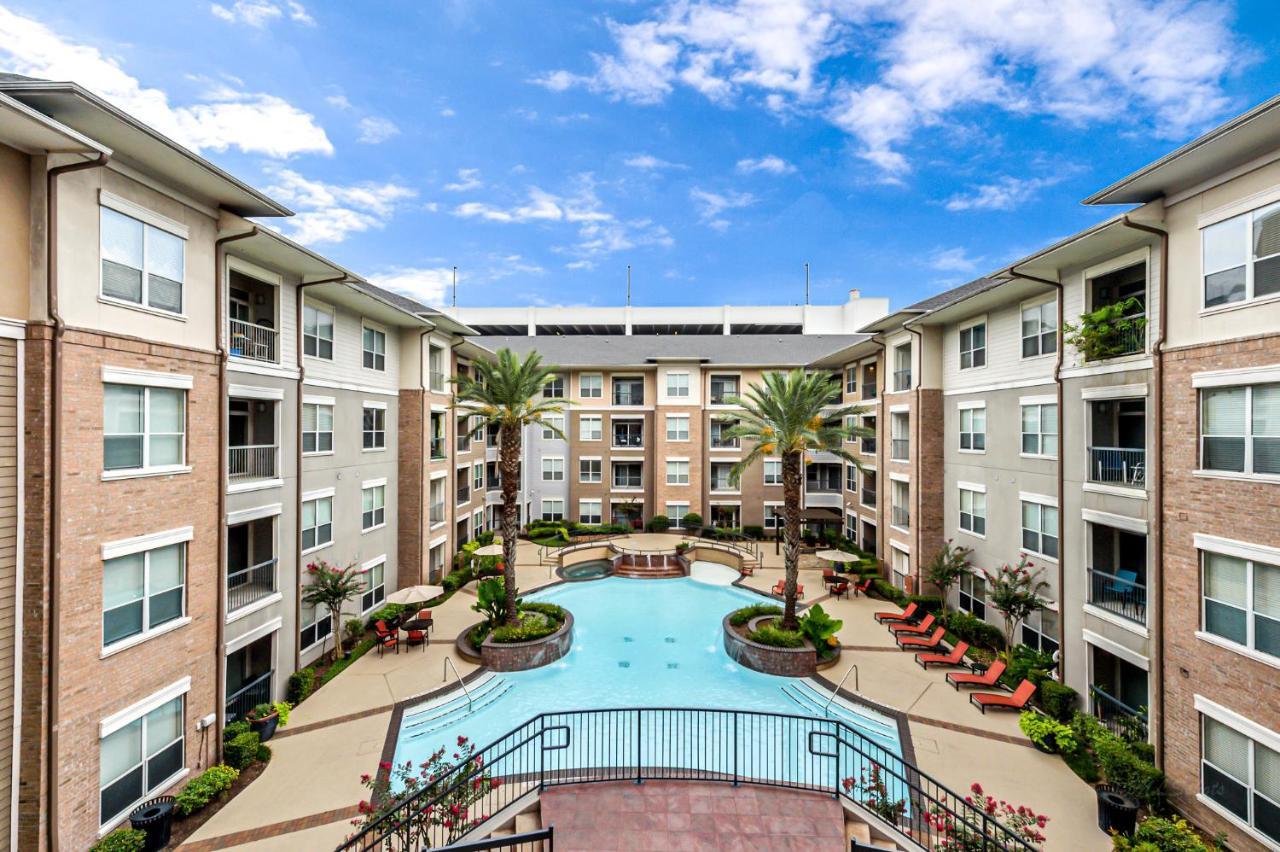 Pool View 1-bedroom Unit Houston