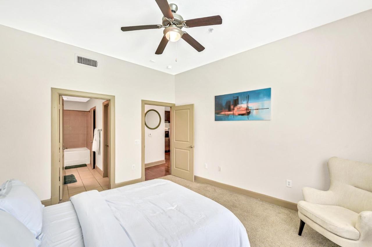 Pool View 1-bedroom Unit Houston
